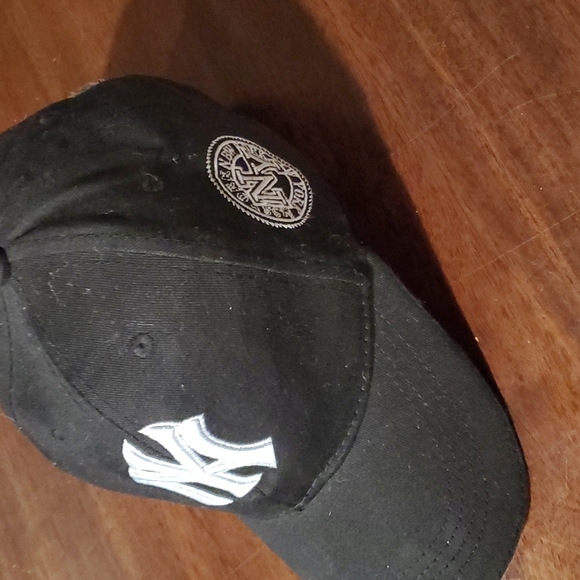 NY Yankees baseball hat - Picture 2 of 4